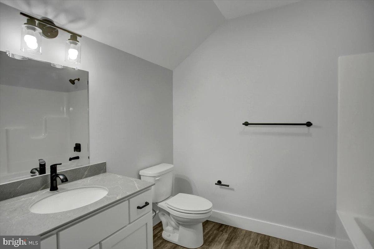 109 Baker And Russell photo 24