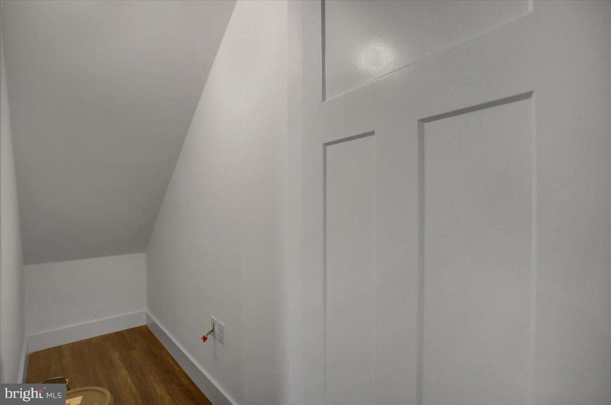 109 Baker And Russell photo 33