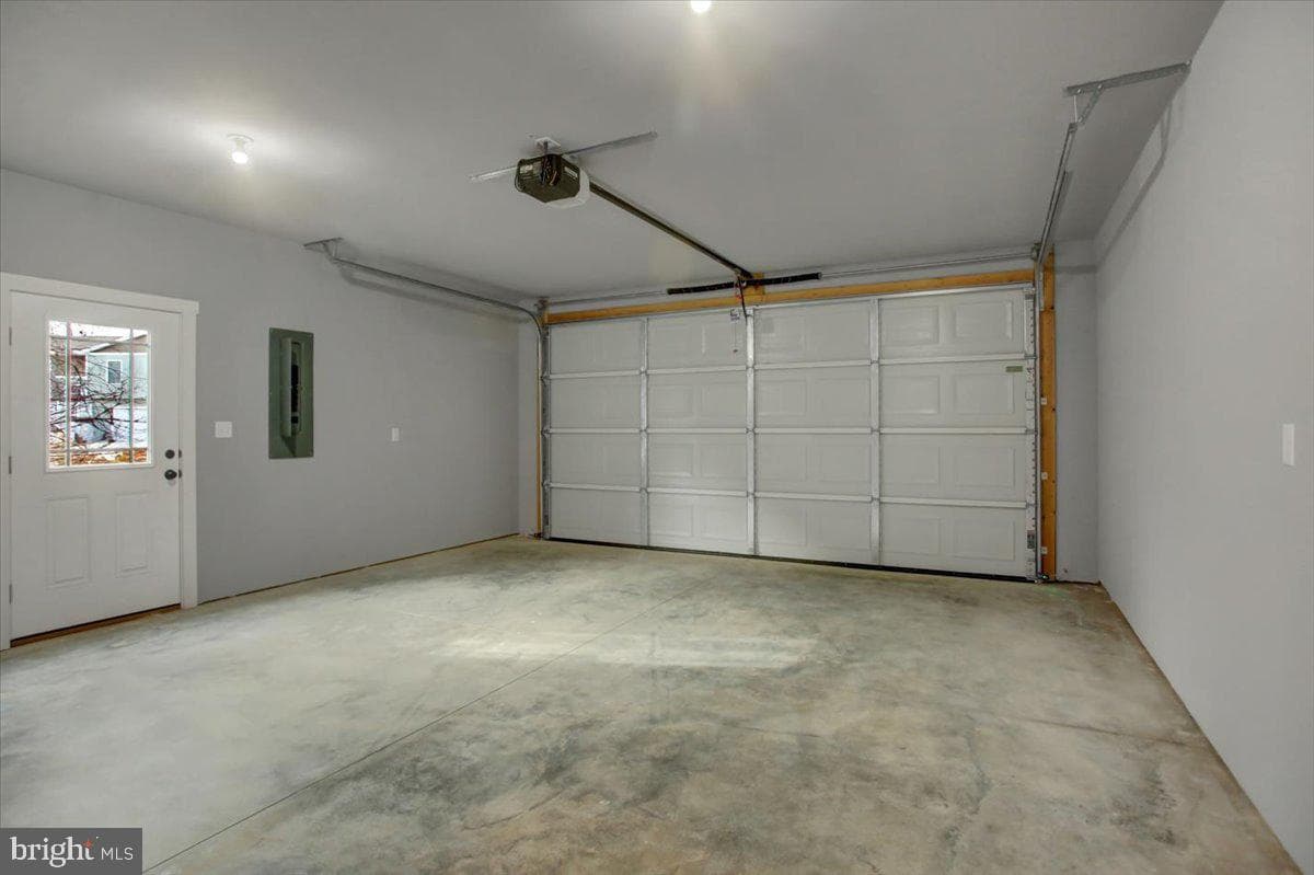 109 Baker And Russell photo 36