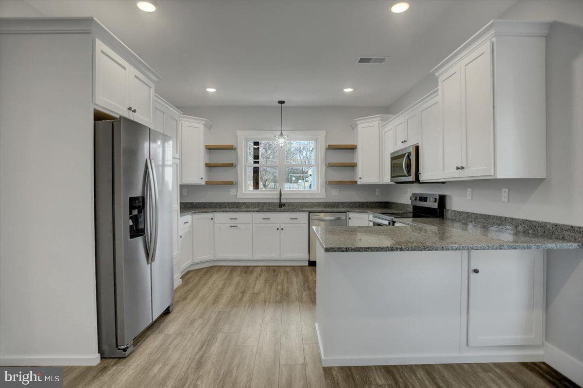 109 Baker And Russell photo 5