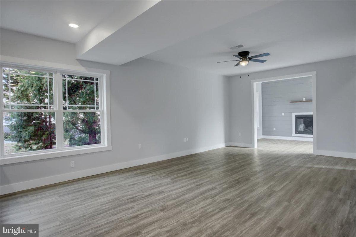 109 Baker And Russell photo 9