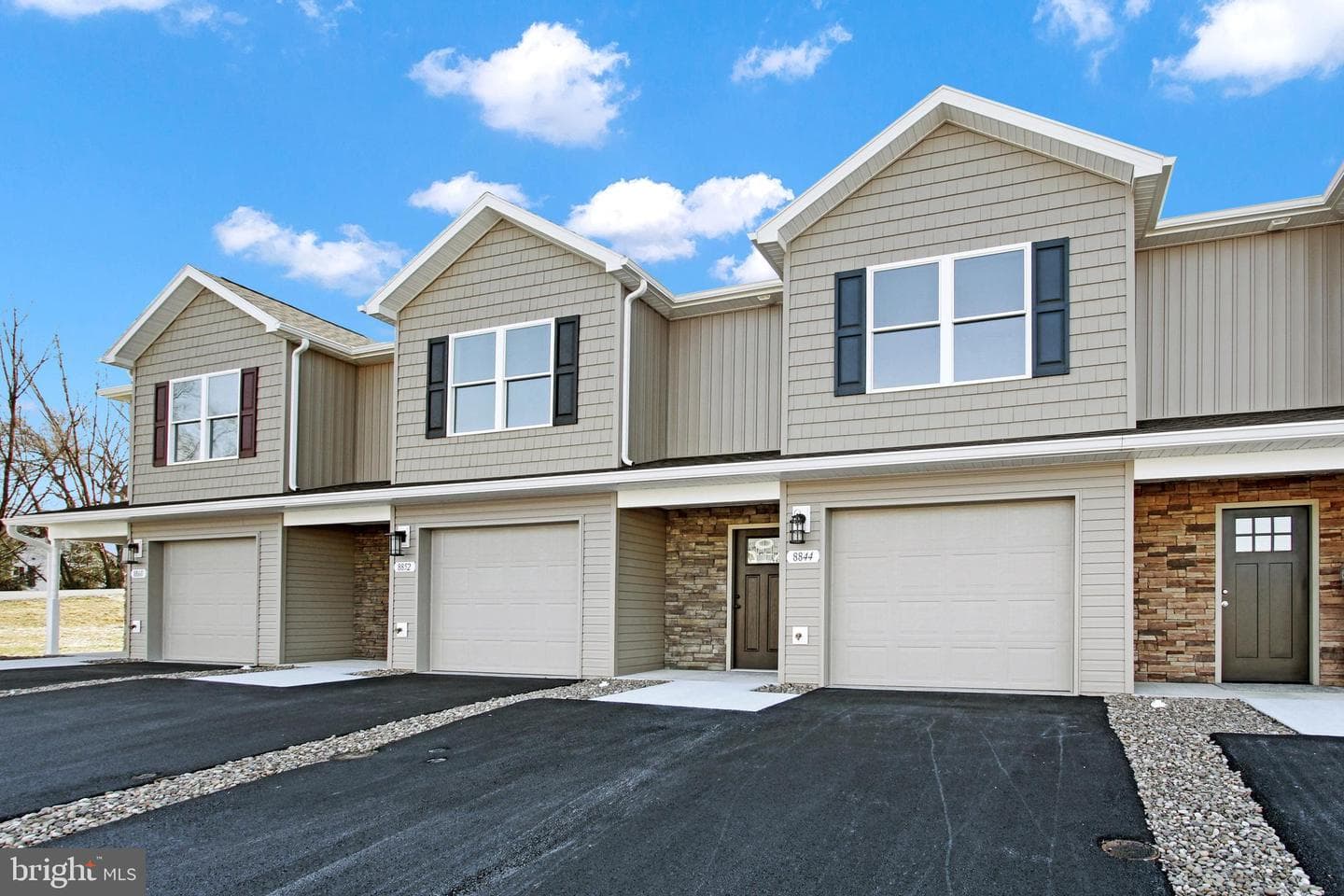 8844 Hillside Way photo 2