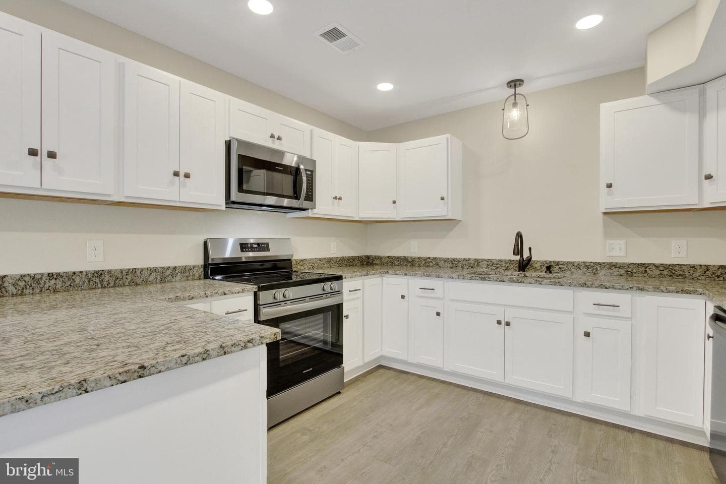 8844 Hillside Way photo 9