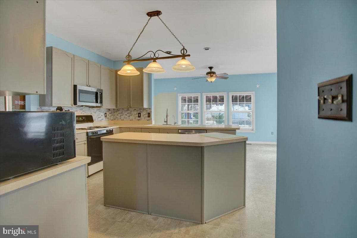 2850 Galaxy Dr. photo 10