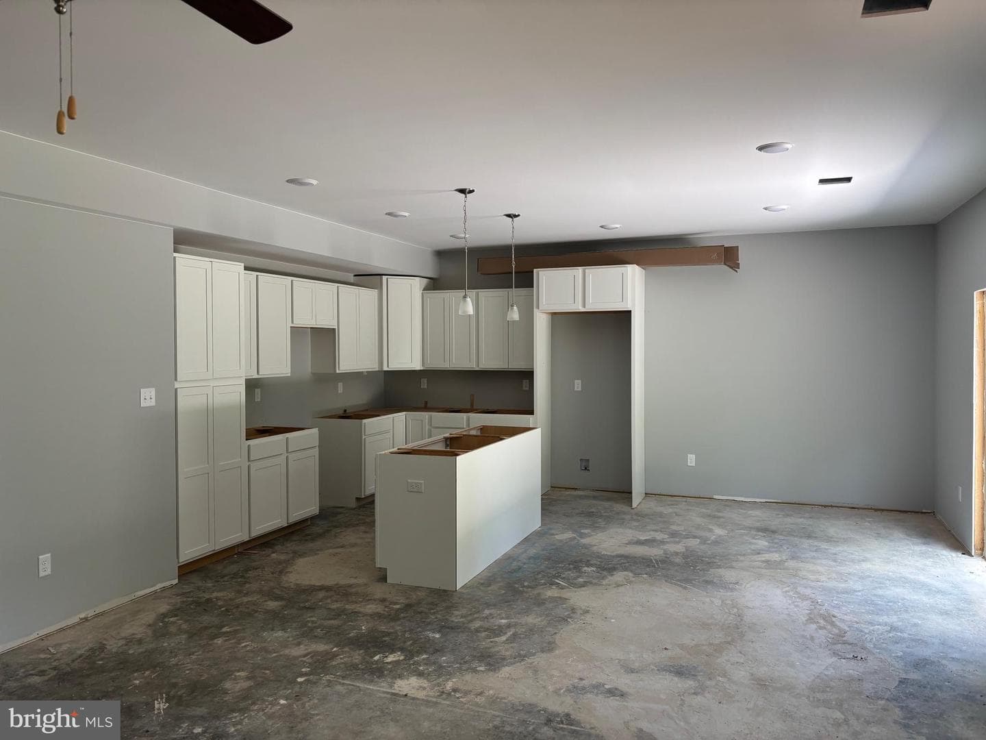 1031 Dianne Drive photo 2