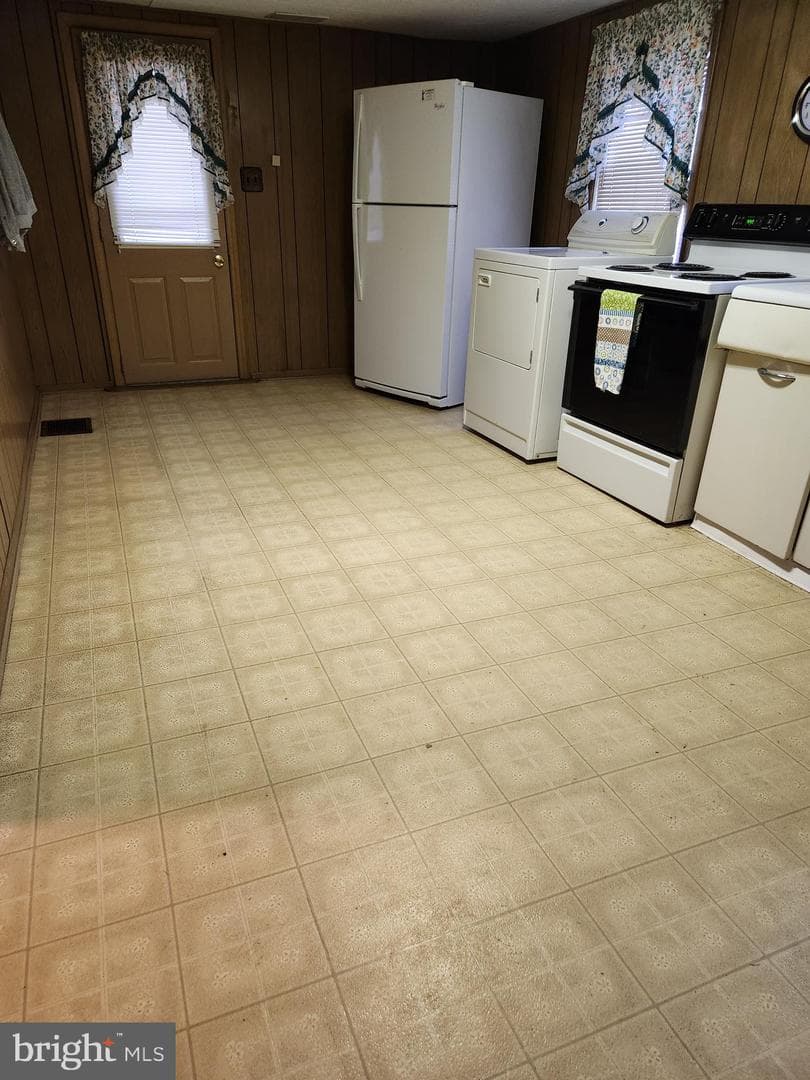 840 W Hillcrest Avenue #840 photo 3