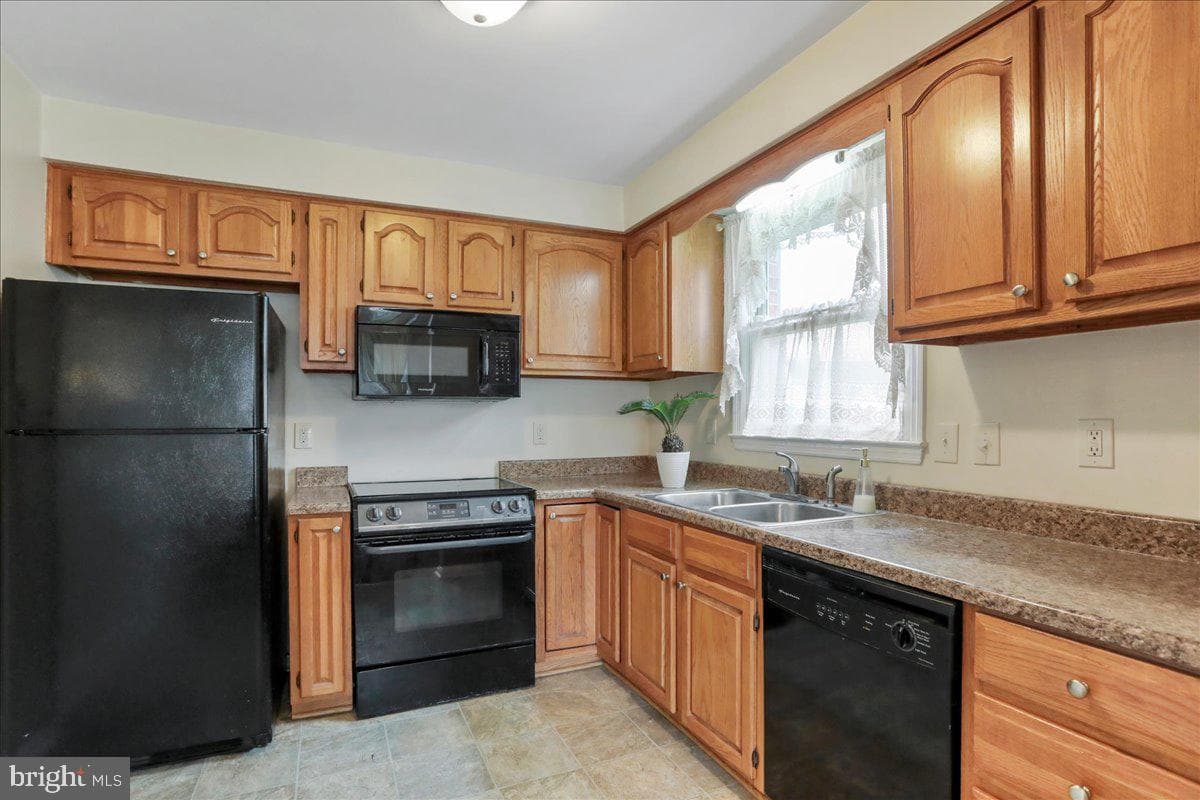 14891 Robinhood Circle photo 10