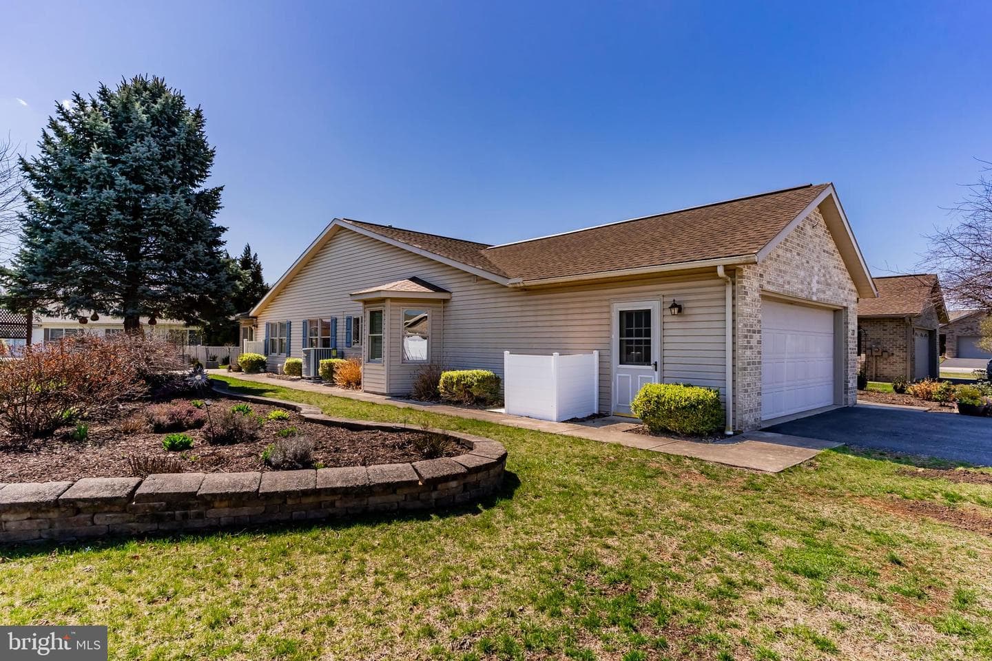 332 Phoenix Drive photo 4