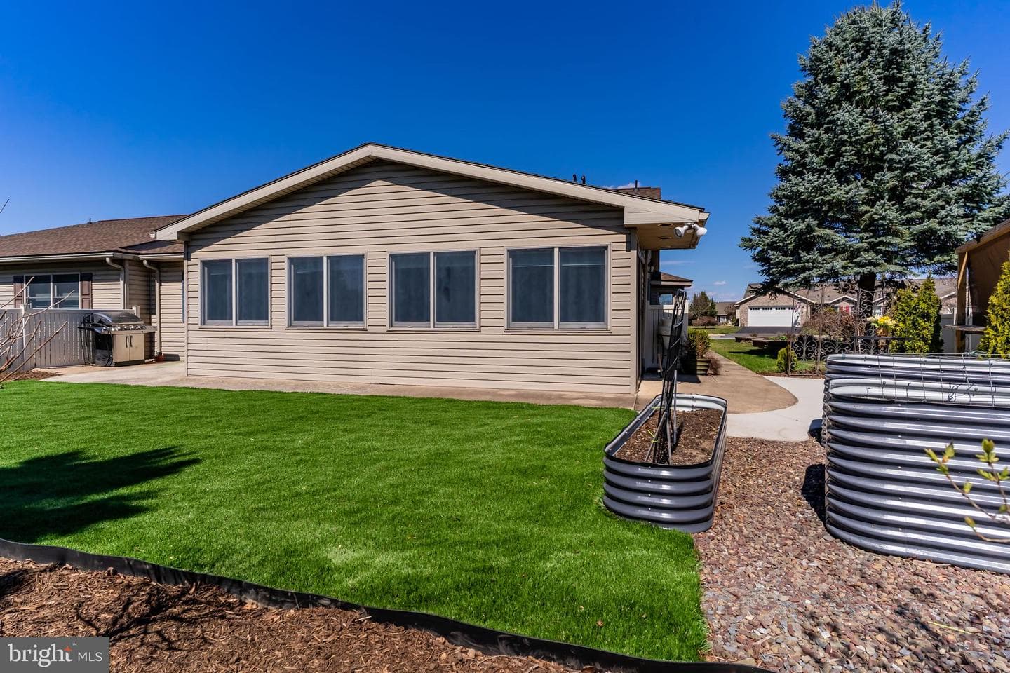 332 Phoenix Drive photo 6