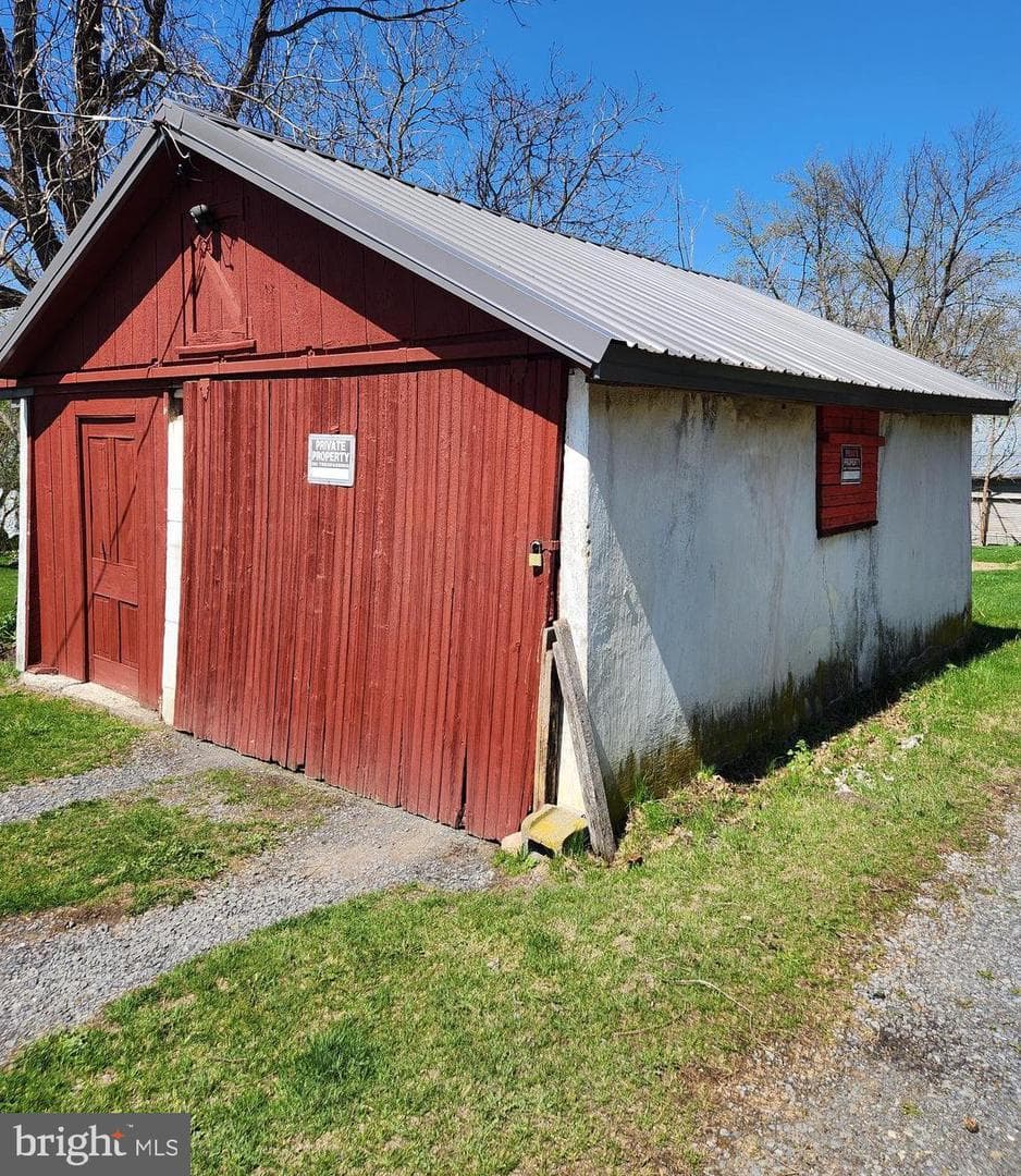 22218 Main Street photo 4