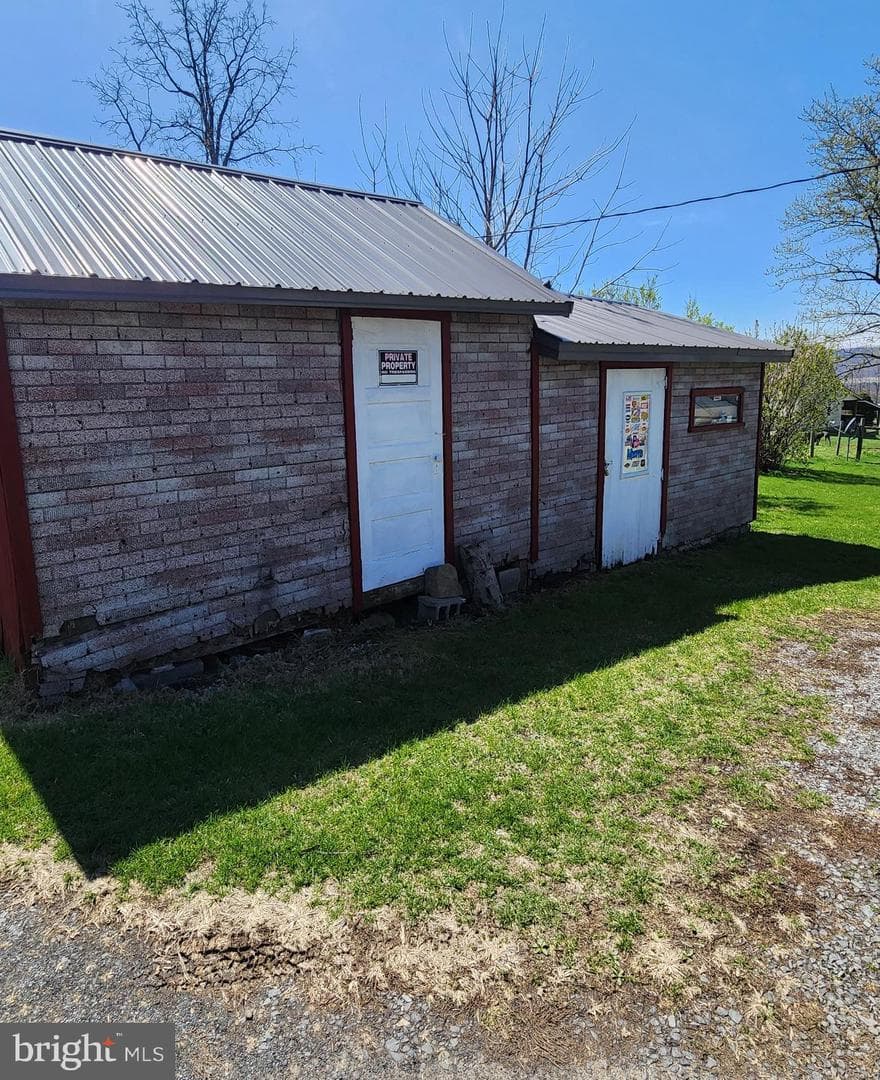 22218 Main Street photo 5