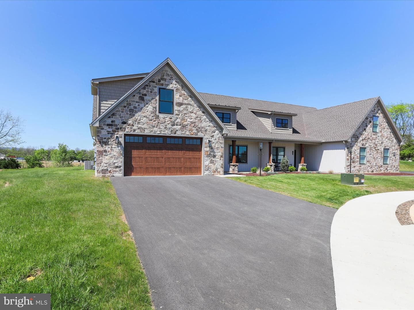 149 Matthew Drive photo 2