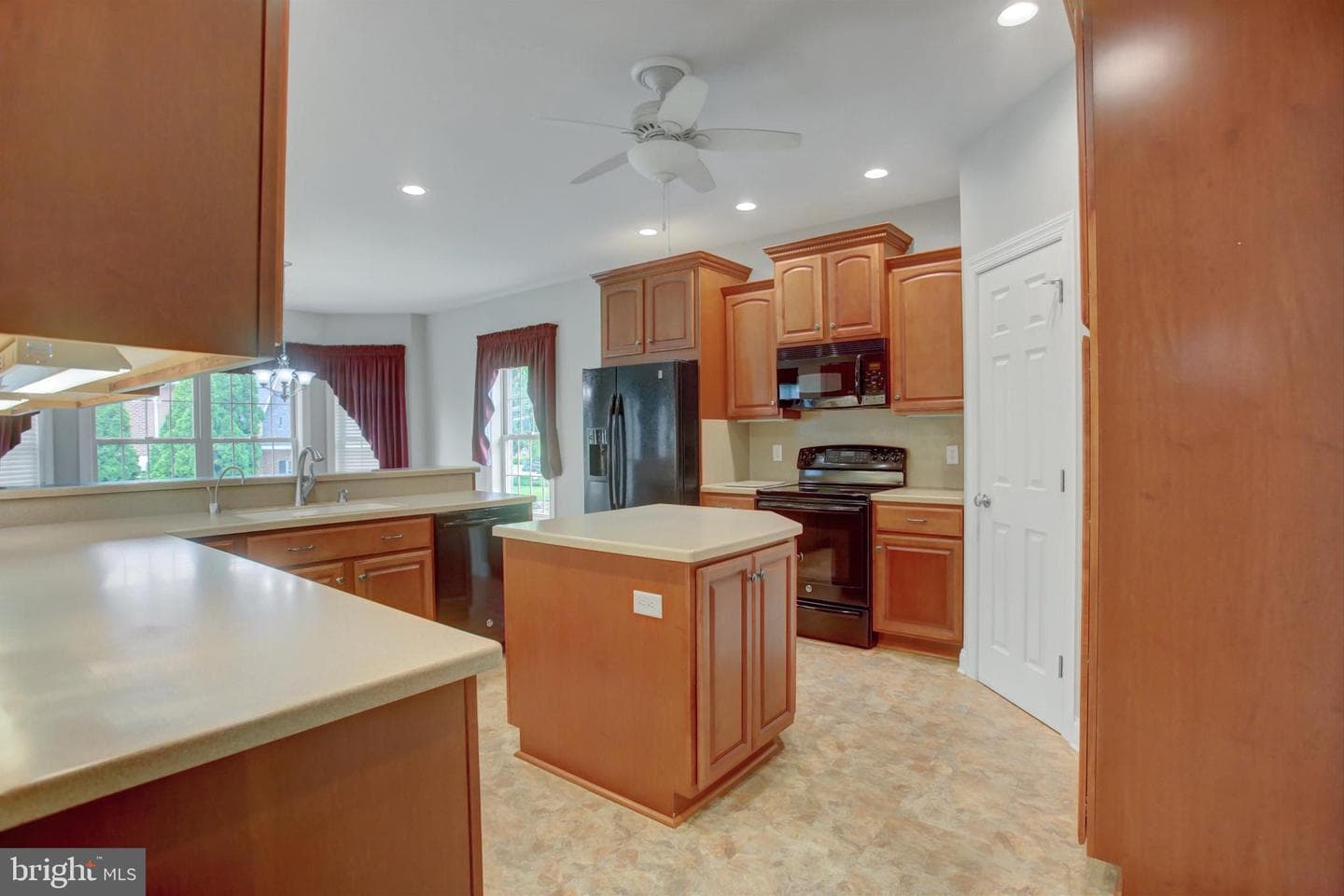 344 Moss Spring Avenue photo 25
