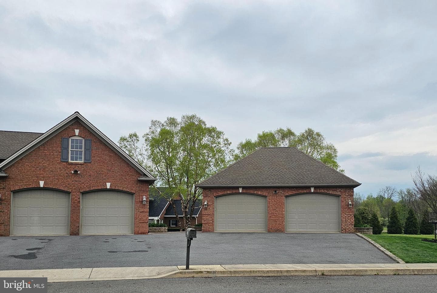 344 Moss Spring Avenue photo 4