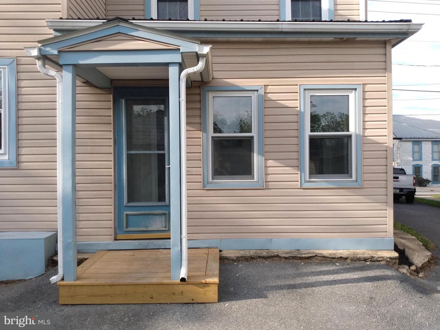 42 W Main Street photo 28