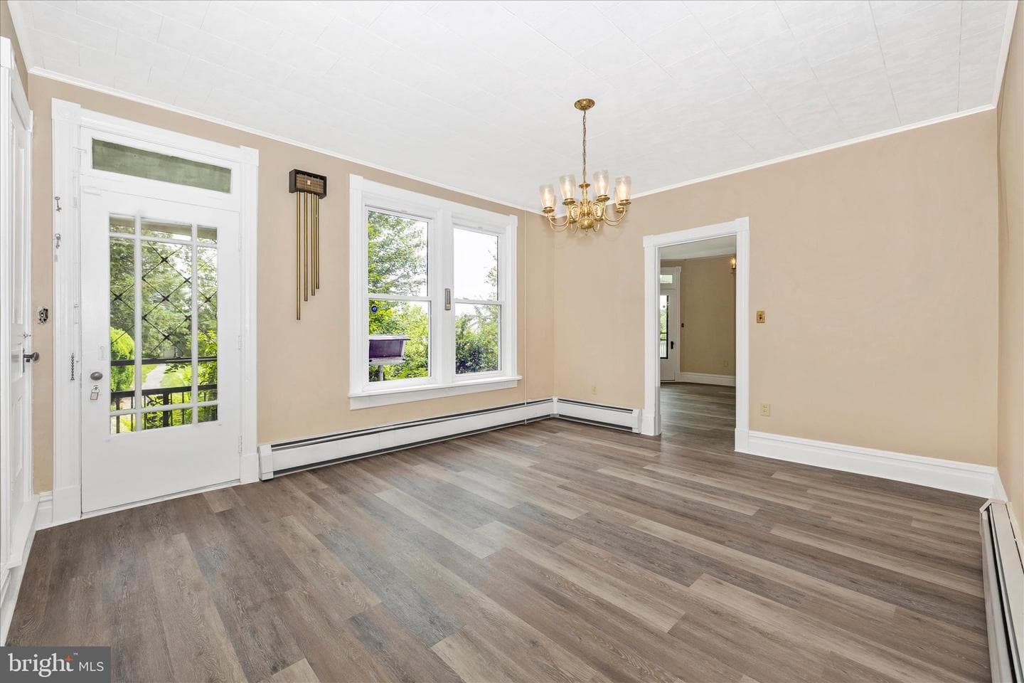 2027 Lincoln Way East photo 13