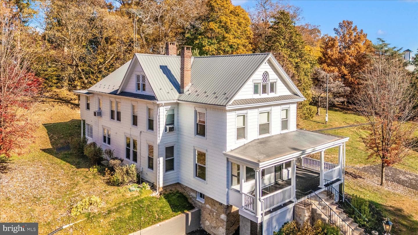 2027 Lincoln Way East, Chambersburg