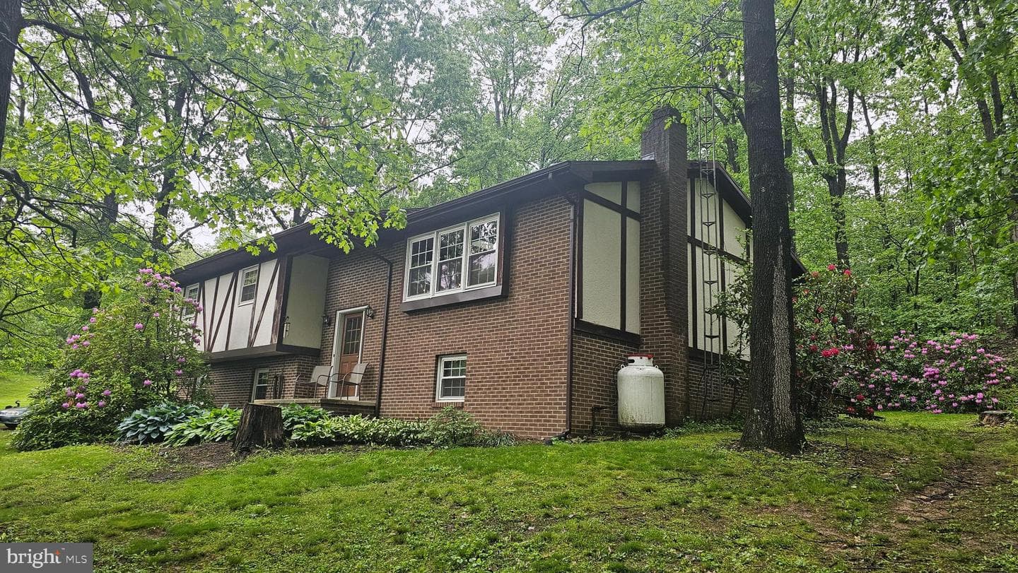 8964 Capitol Hill Road photo 4