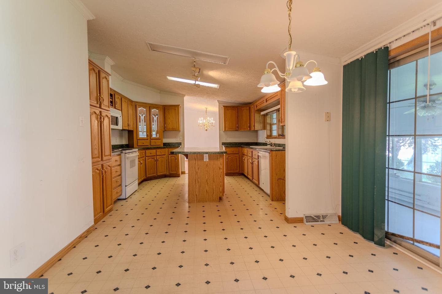 186 Hampton Drive photo 12
