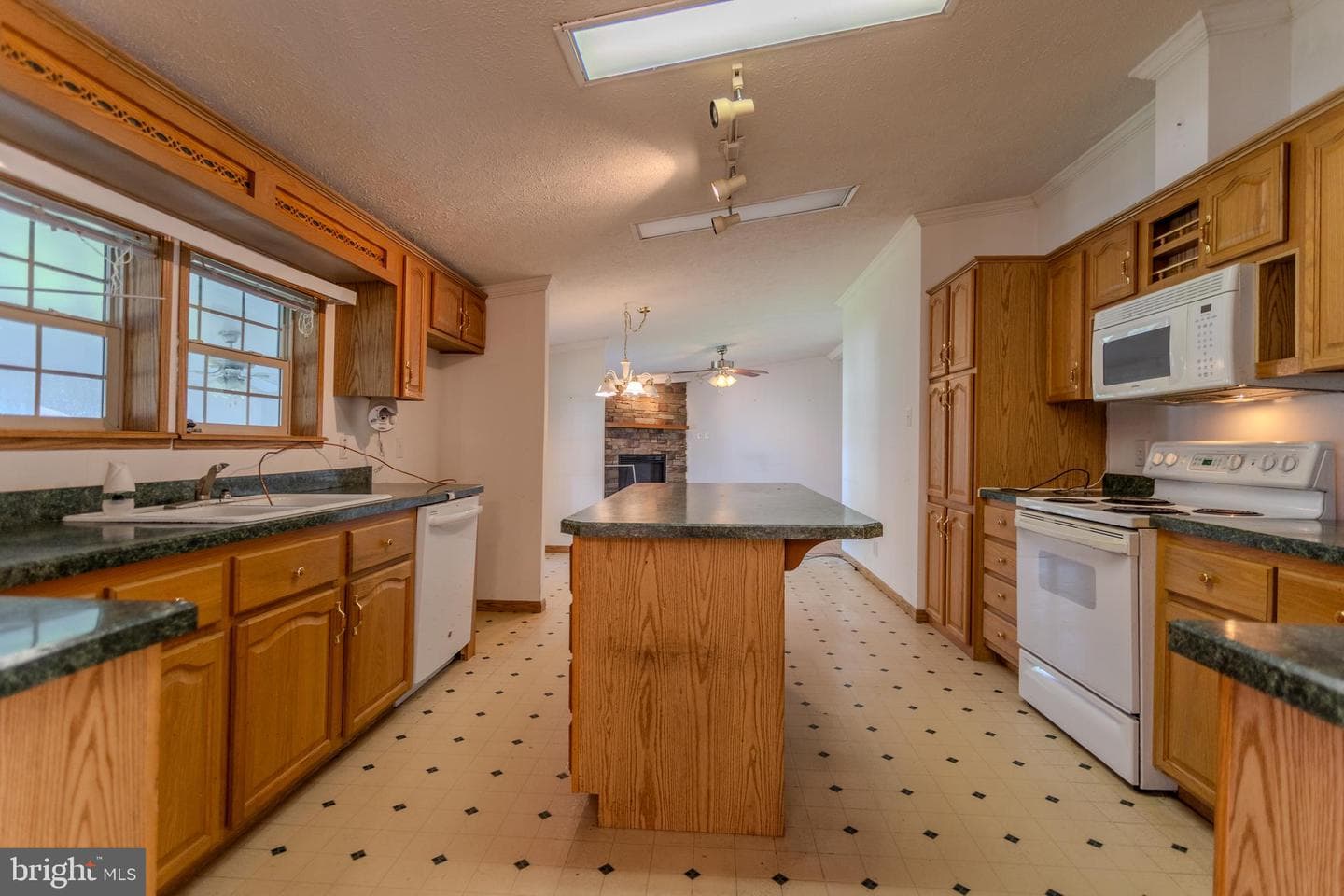 186 Hampton Drive photo 15