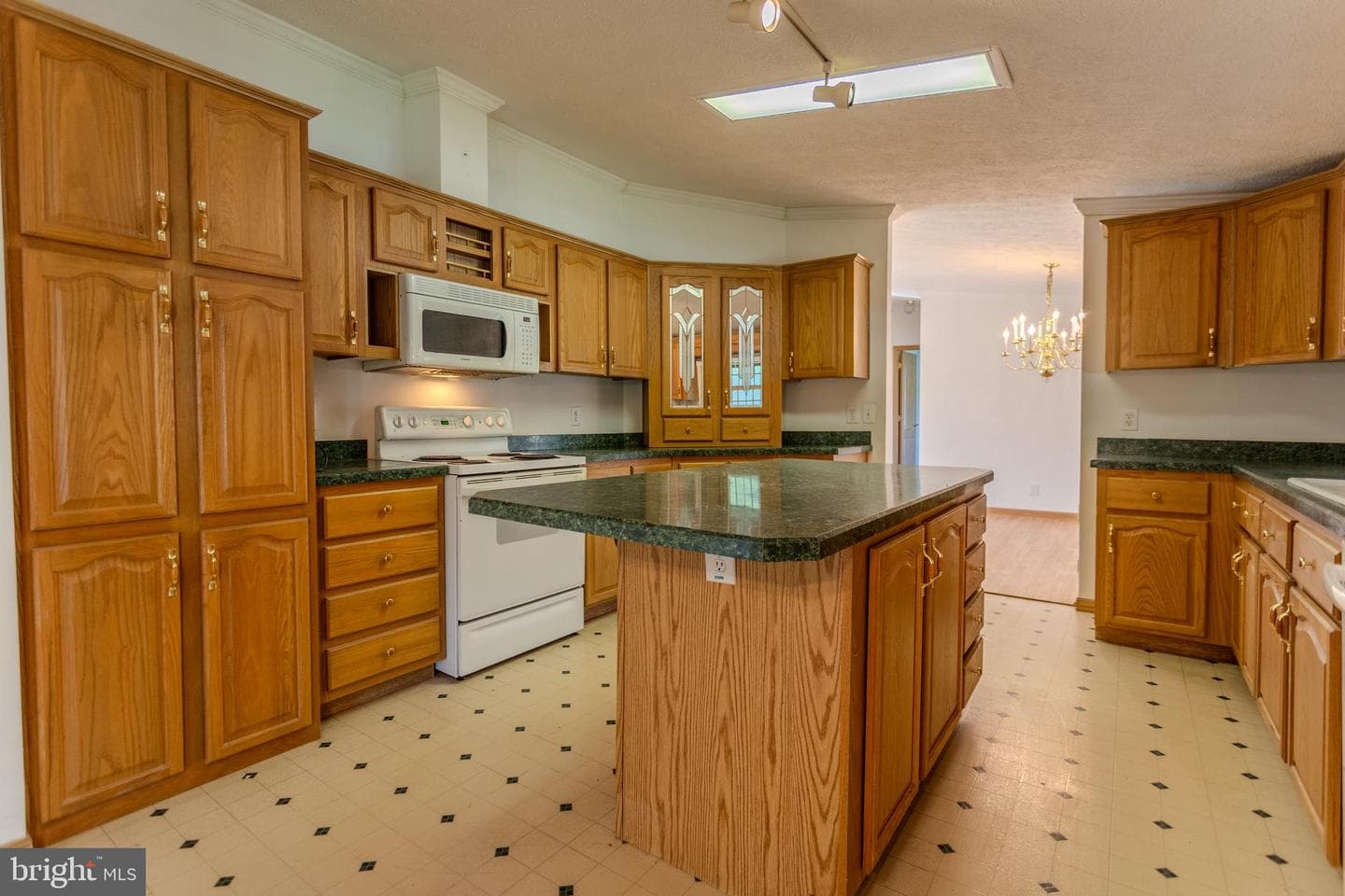 186 Hampton Drive photo 17