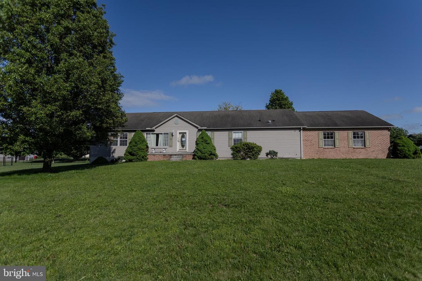 186 Hampton Drive photo 2