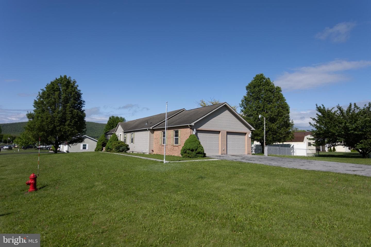 186 Hampton Drive photo 3