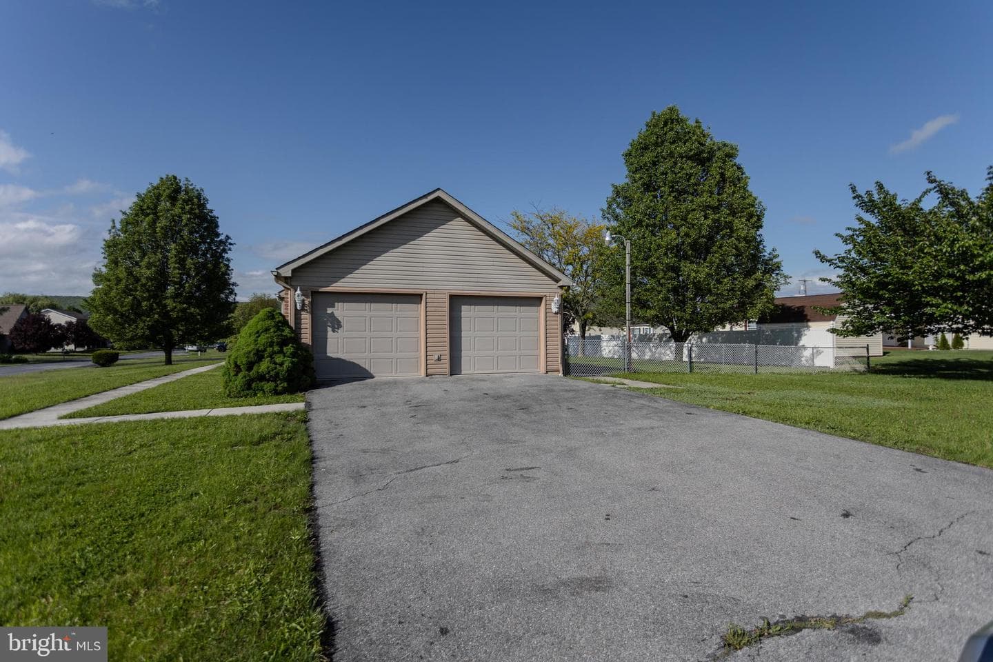 186 Hampton Drive photo 4