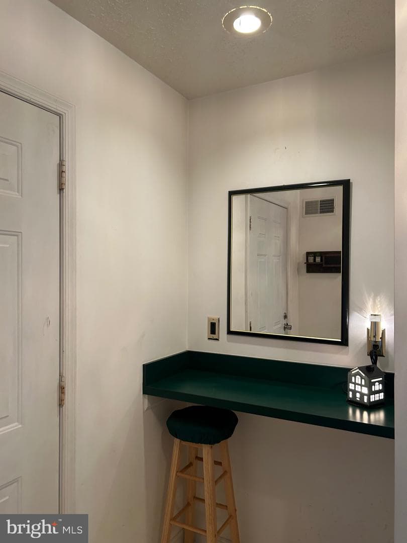 32 N Phillips Avenue photo 5