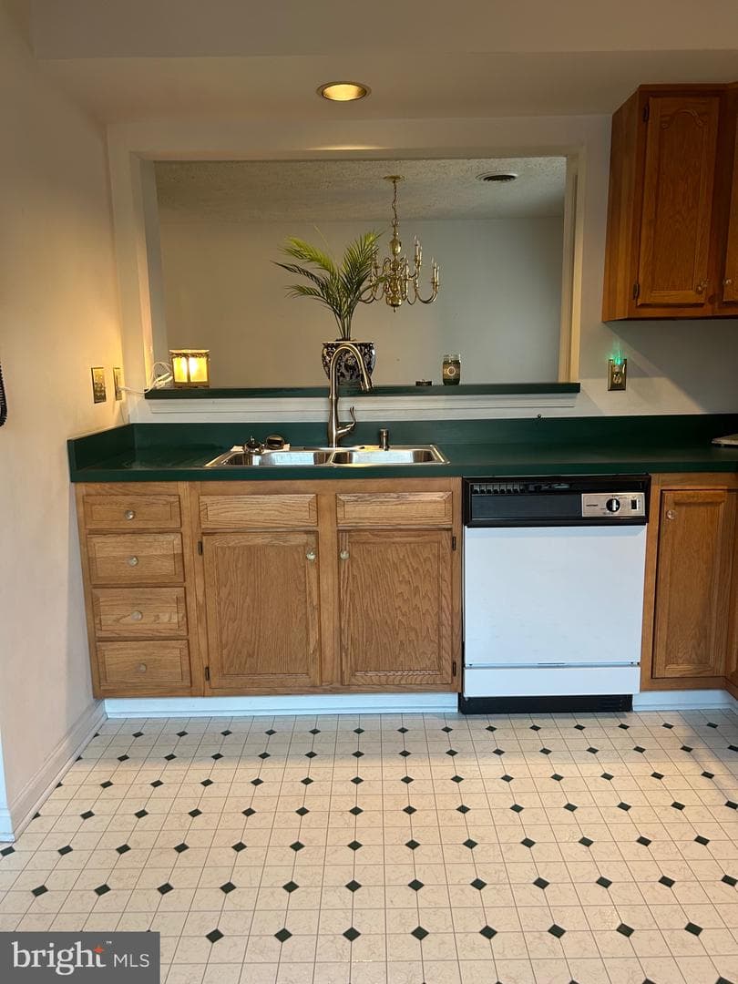 32 N Phillips Avenue photo 8