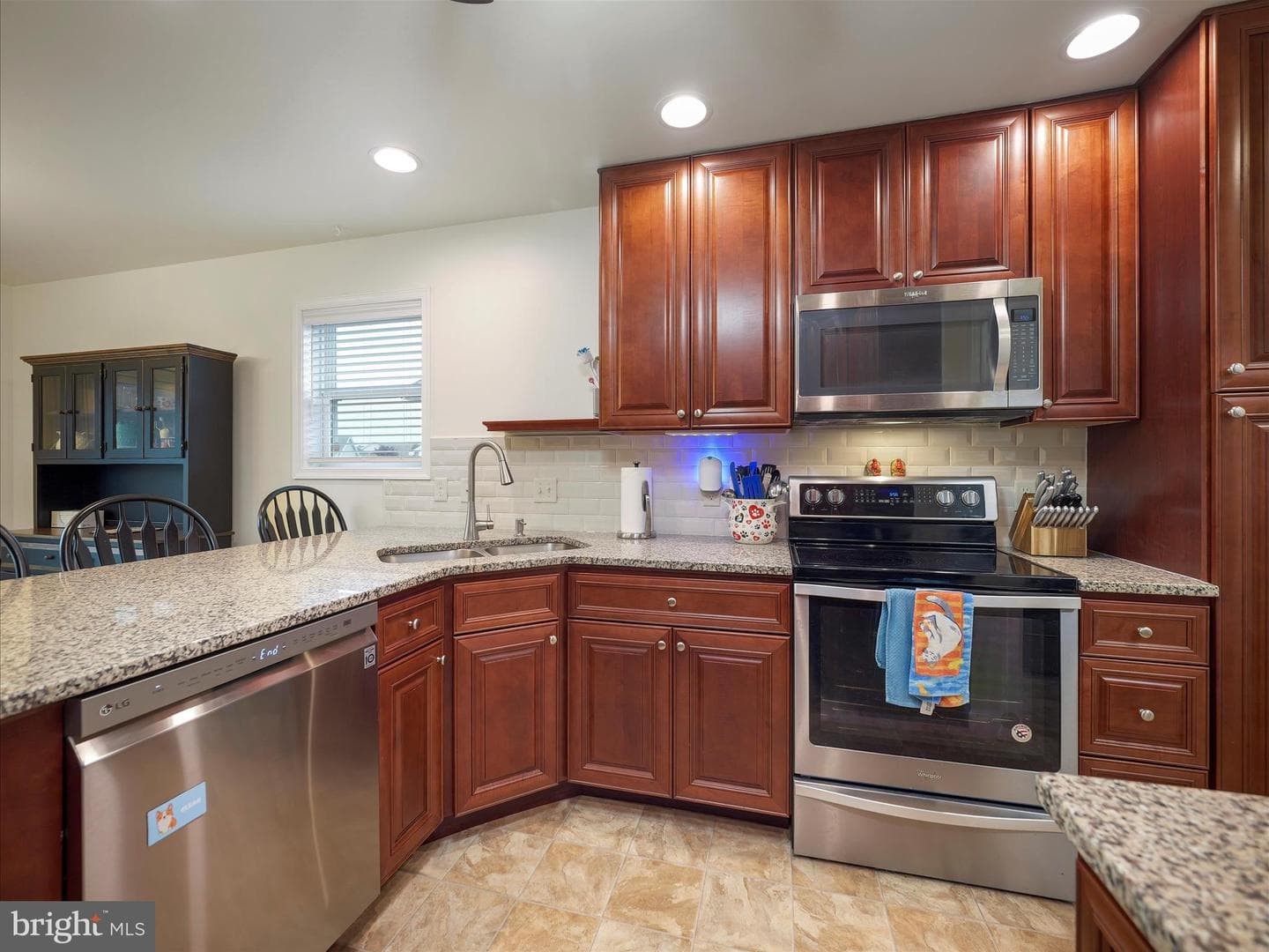 209 Benedict Avenue photo 11