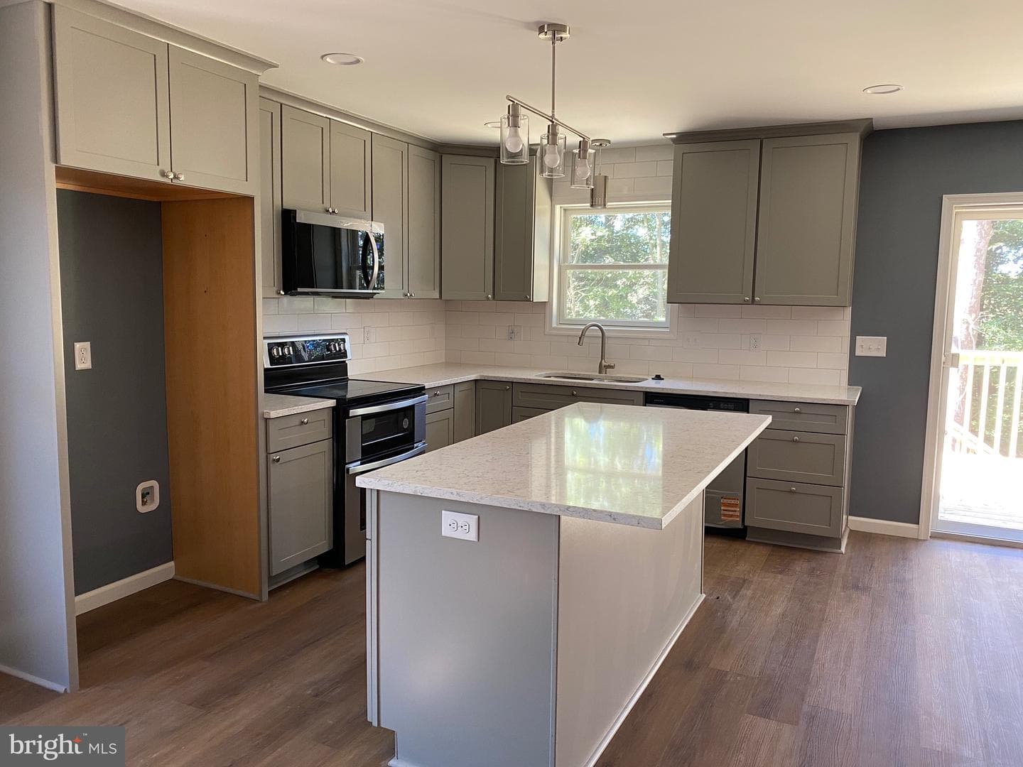 148 Buckingham Drive photo 6