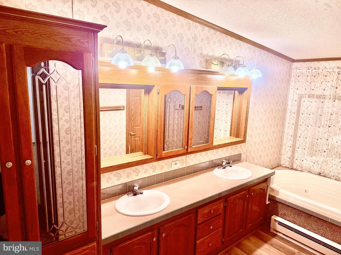 242 Waverly Court photo 23