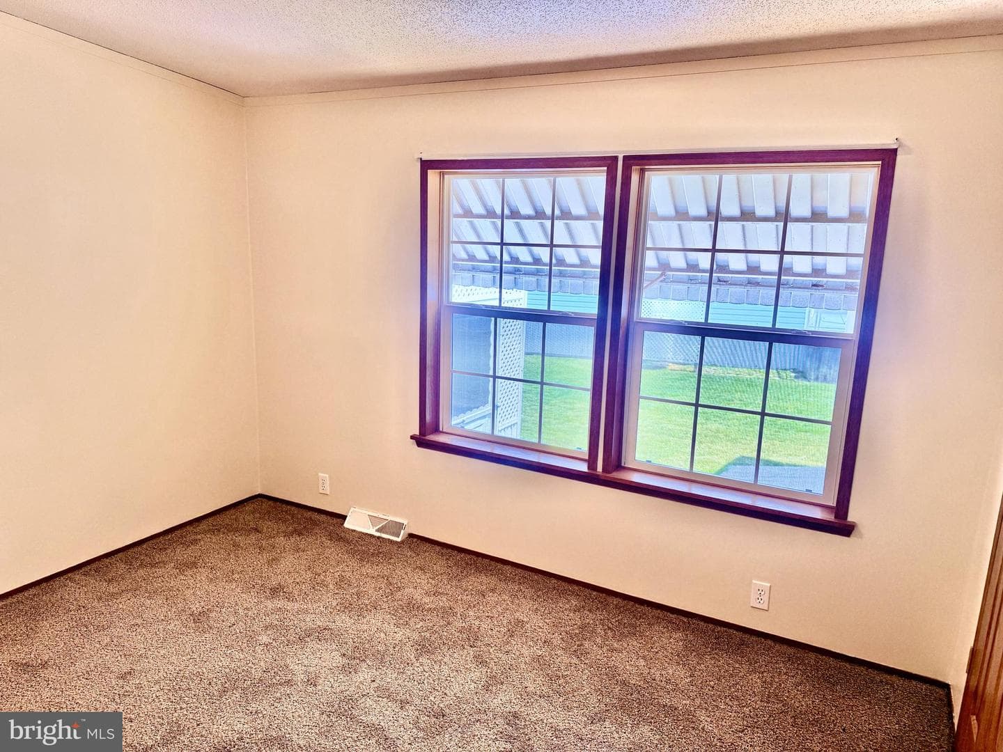 242 Waverly Court photo 32
