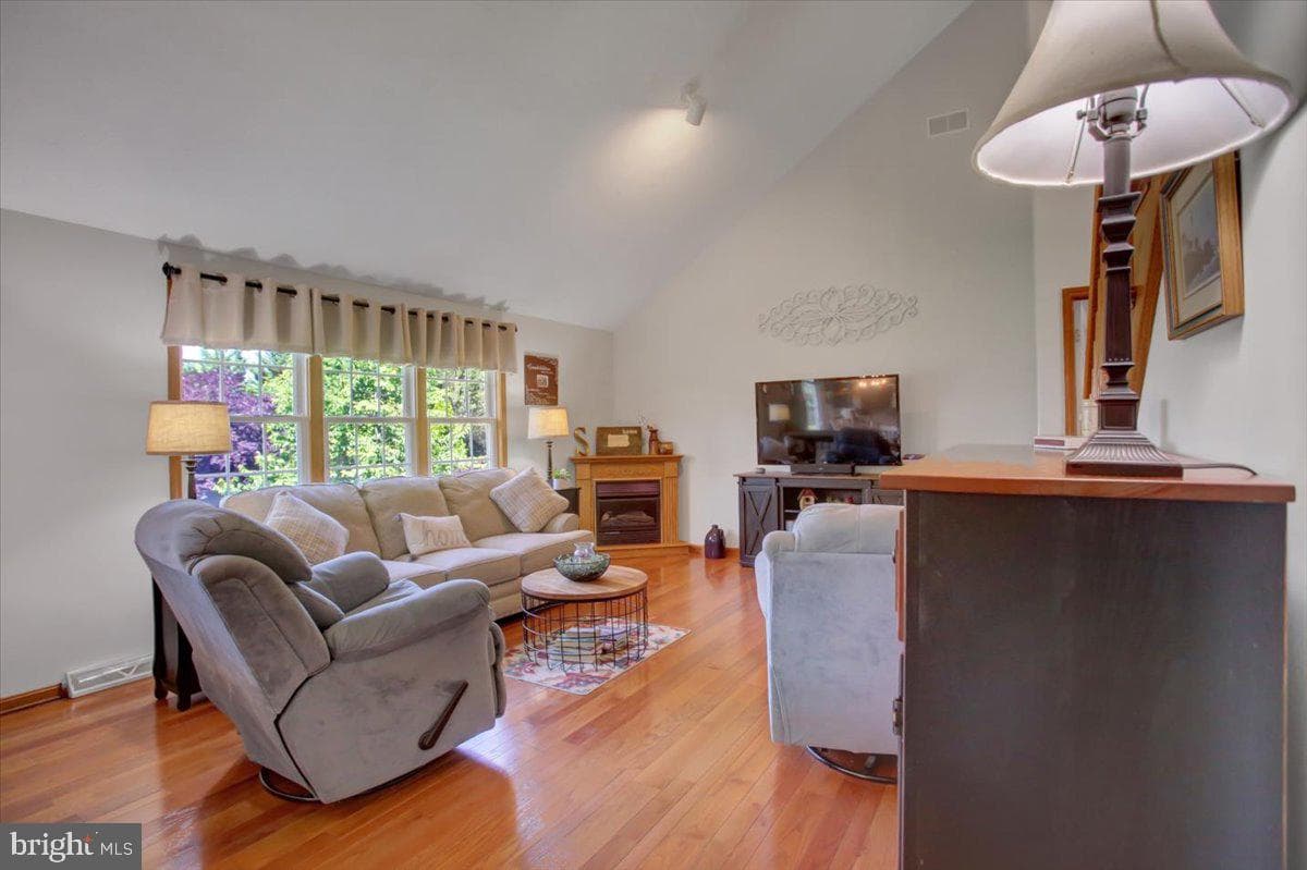 173 Stony Point Avenue photo 15