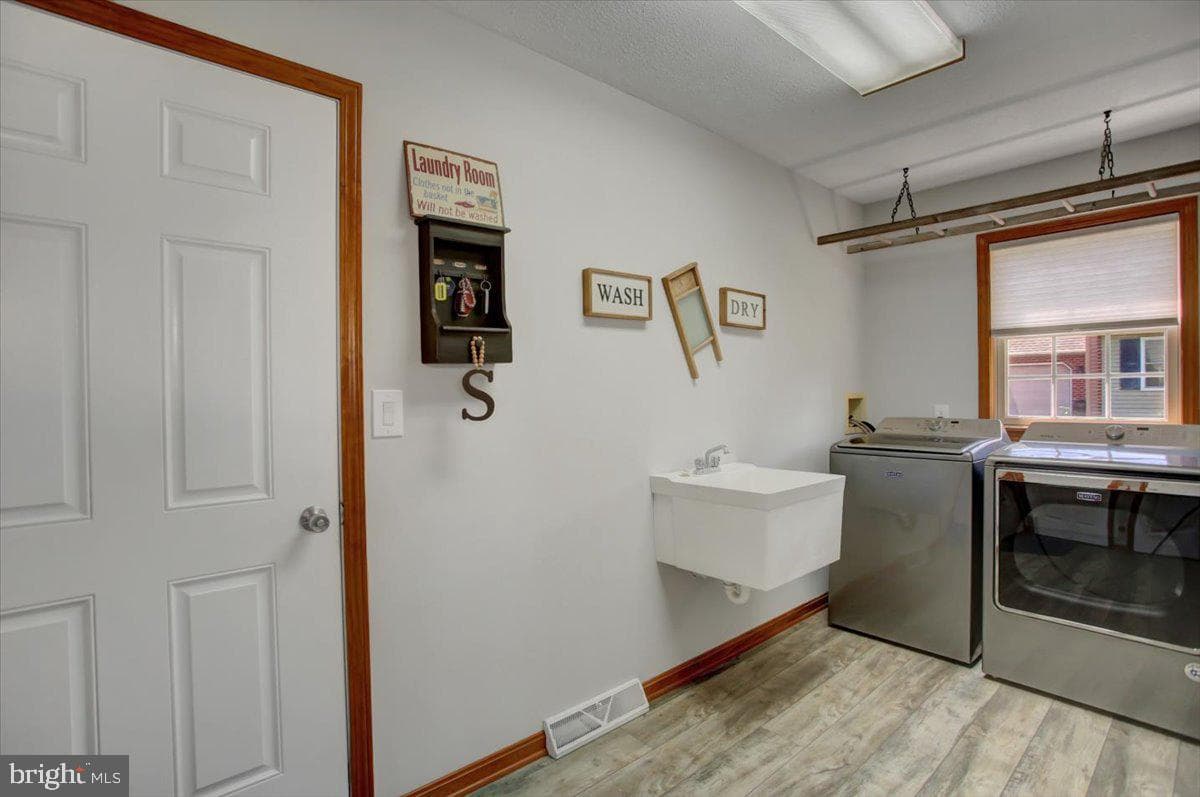 173 Stony Point Avenue photo 23