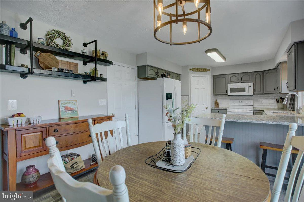 173 Stony Point Avenue photo 25