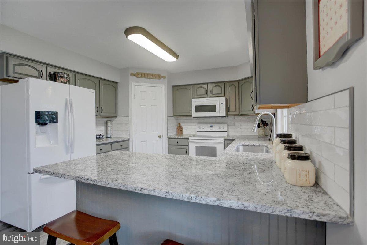 173 Stony Point Avenue photo 27