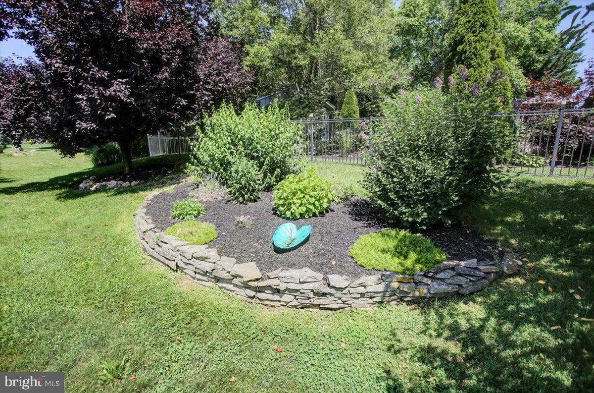 173 Stony Point Avenue photo 45
