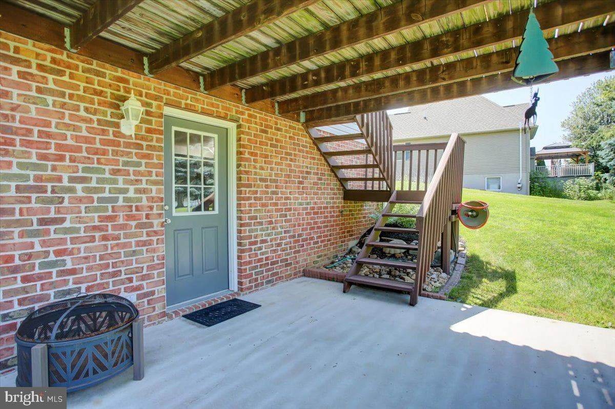 173 Stony Point Avenue photo 5