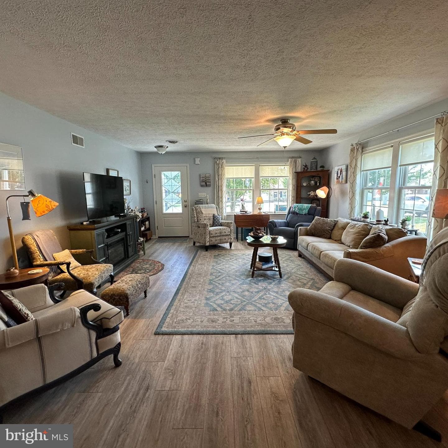 121 Central Way photo 9