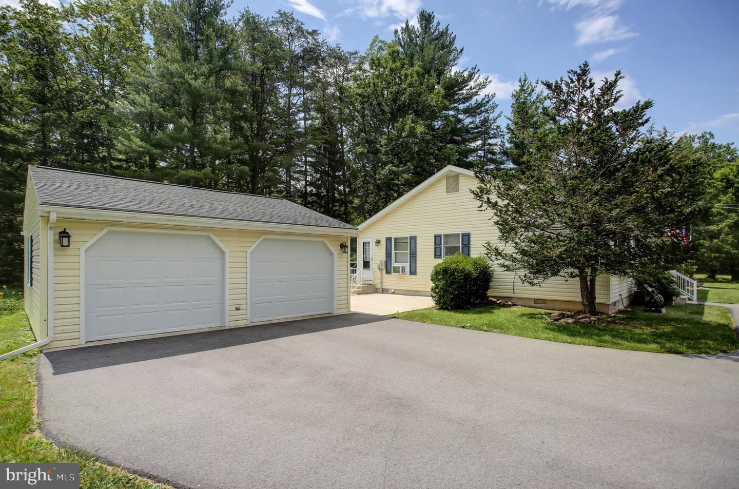 21796 Amberson Road photo 2