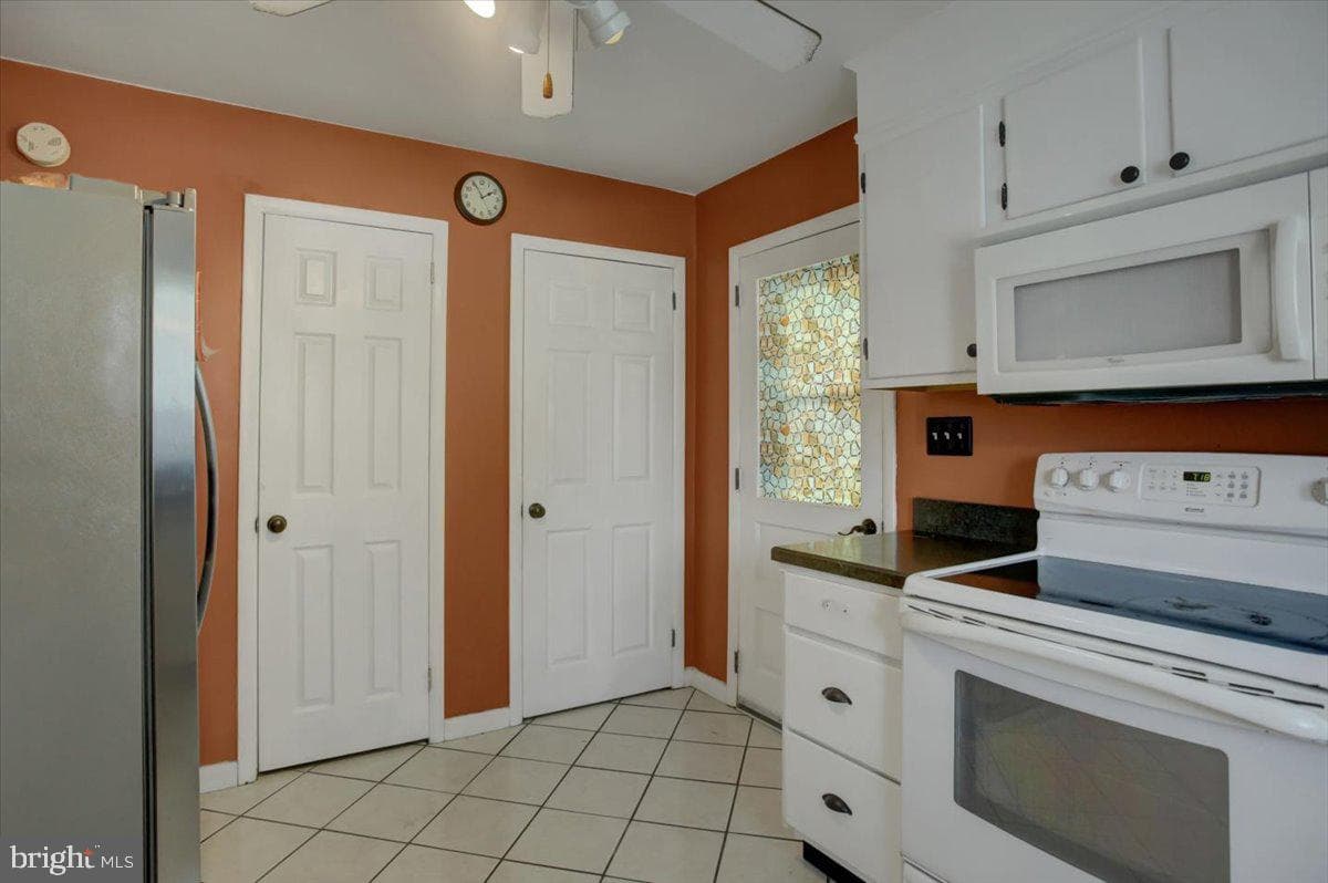 889 Broad Street photo 19