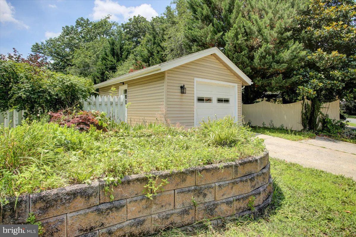 889 Broad Street photo 27