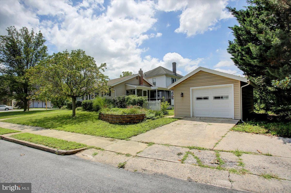 889 Broad Street photo 3