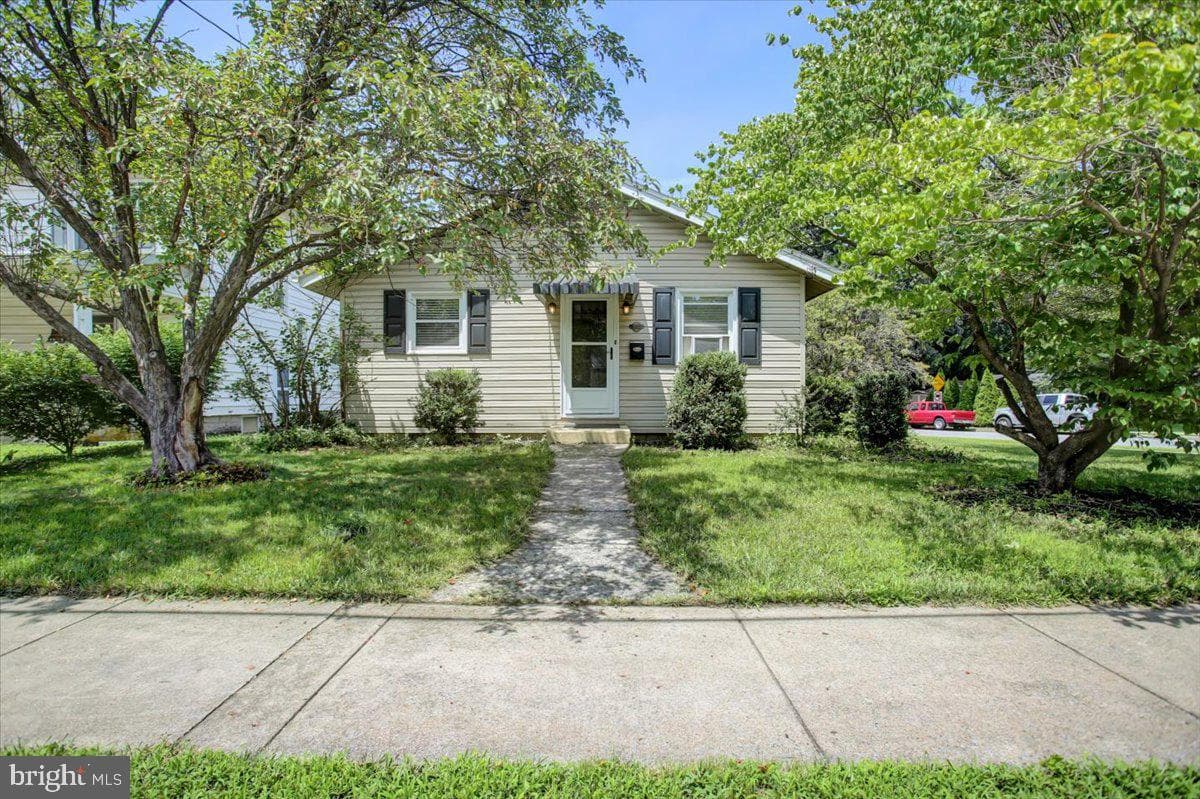 889 Broad Street photo 5