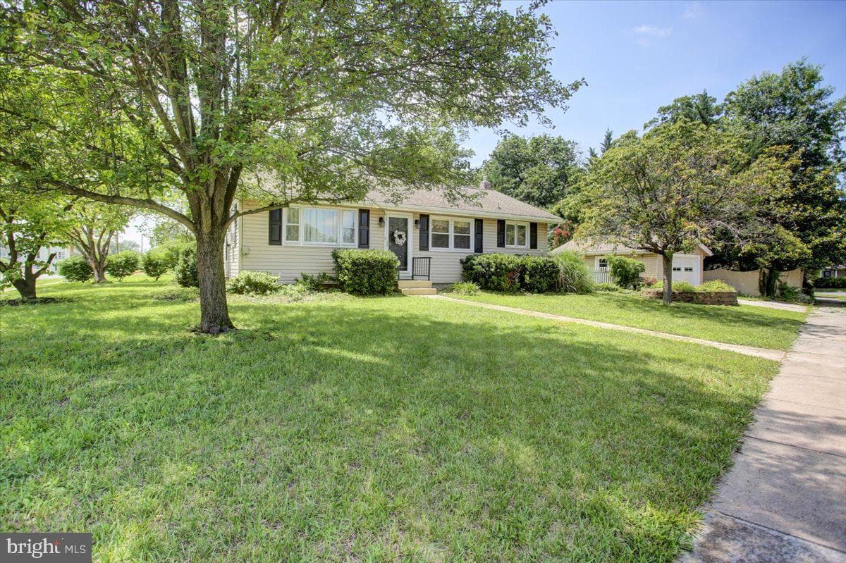 889 Broad Street photo 6
