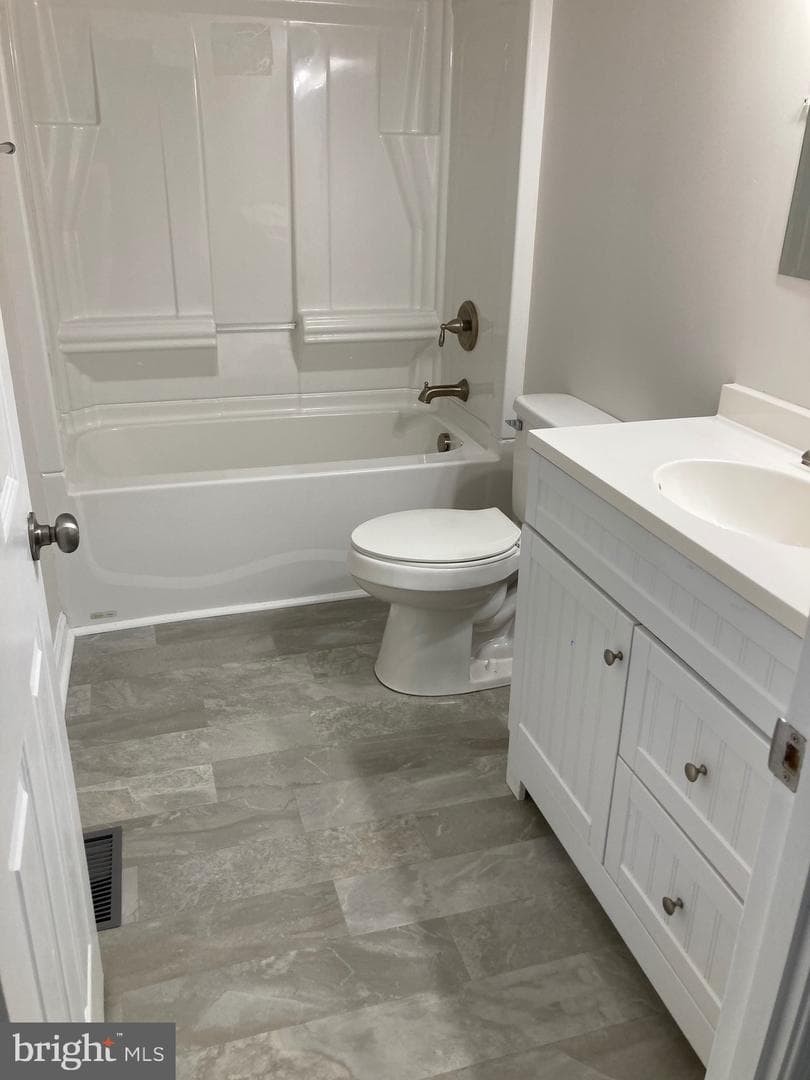1054 Heather Drive photo 11