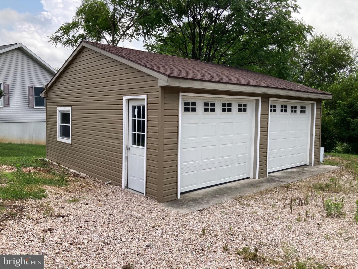 1054 Heather Drive photo 2