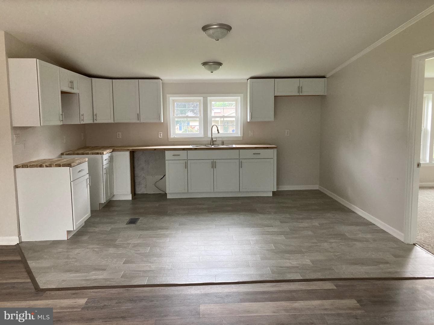 1054 Heather Drive photo 4